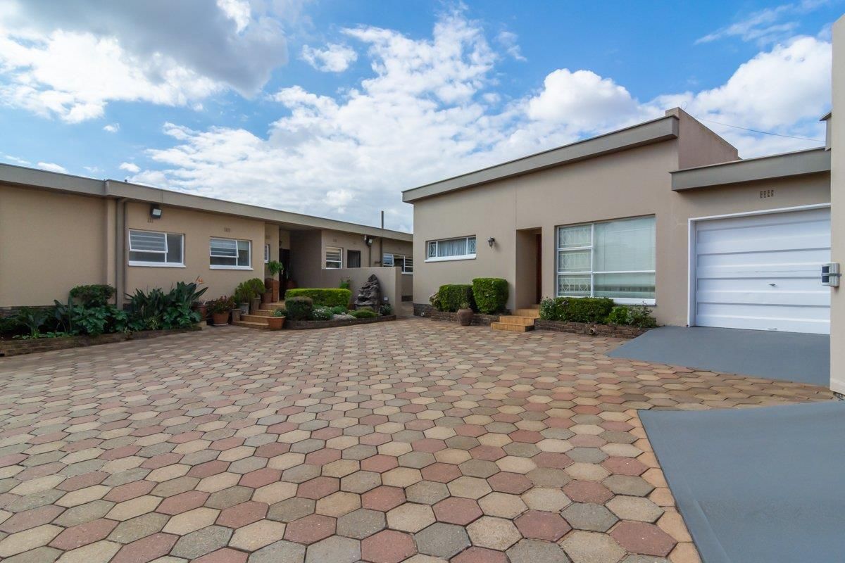 Stunning Family Home in Greenhills - Photo 2