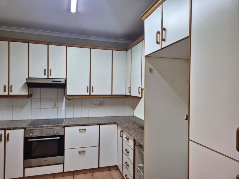 Spacious 4-Bedroom Family Home in heart of Brighton Beach , Plus private granny flat to supplement your income! - Photo 4