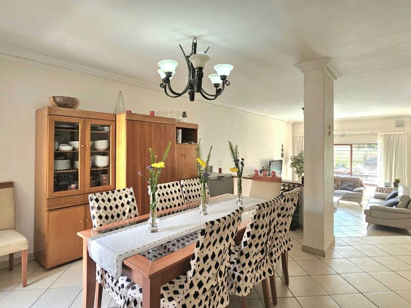 Spacious 3/4 Bedroom Sandton Townhouse Offering The “Best” Future Property Investment - Photo 9