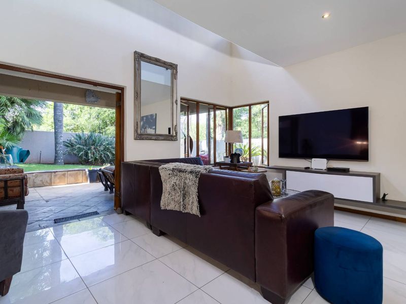 3 BEDROOM GARDEN HOME WITH BACK-UP POWER IN SECURE ESTATE IN RIVONIA - Photo 4