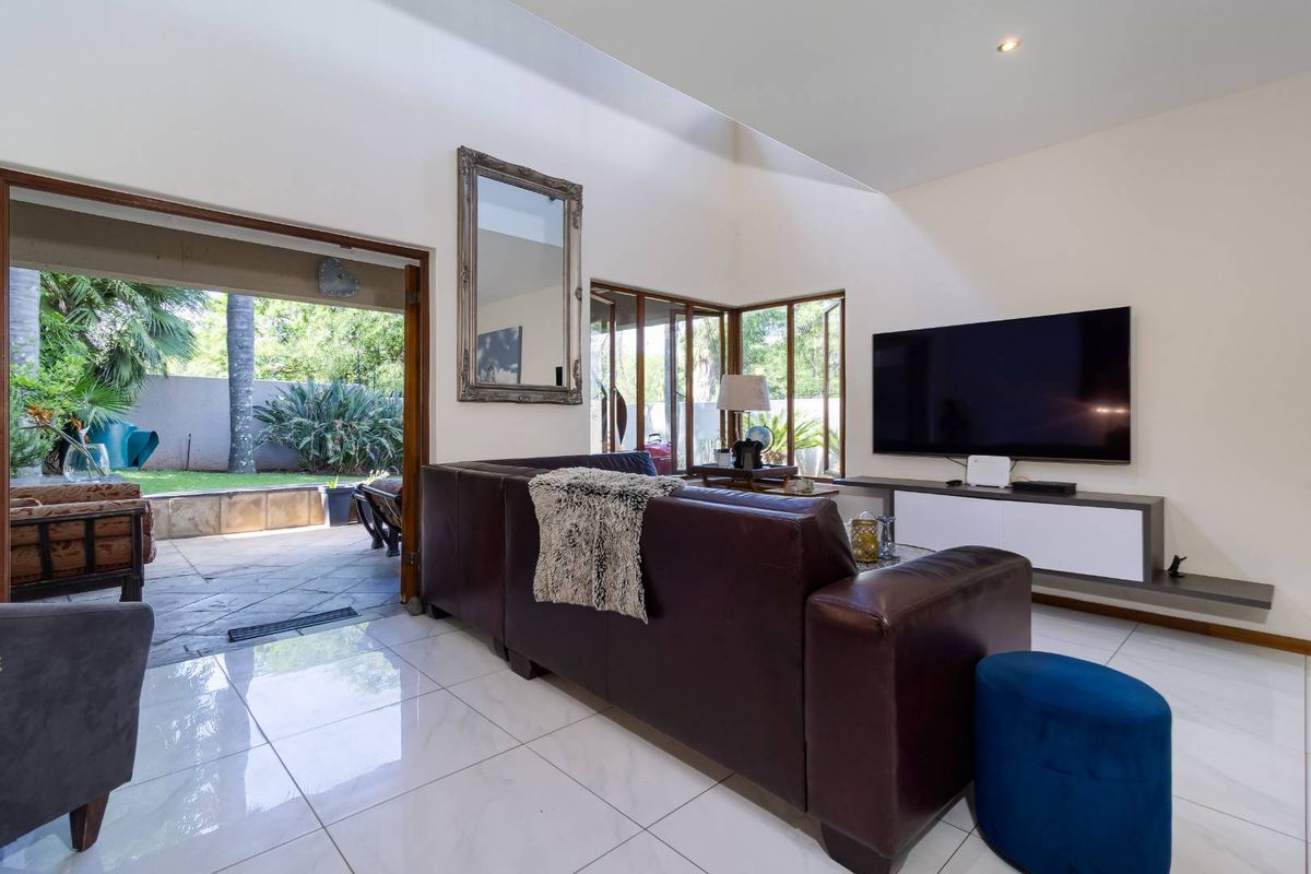 3 BEDROOM GARDEN HOME WITH BACK-UP POWER IN SECURE ESTATE IN RIVONIA - Photo 4