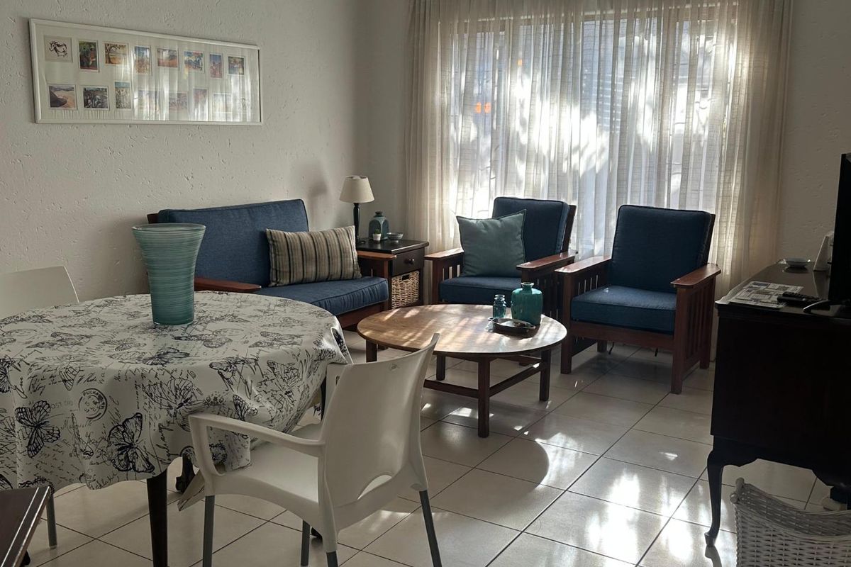A STUNNING THREE BEDROOM FURNISHED APARTMENT - Photo 5