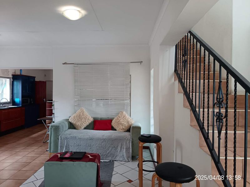 **Charming Multi-Level Home on the Border of Newlands and Sophiatown** - Photo 7