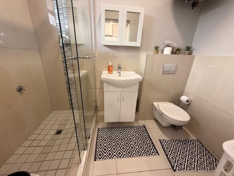 Spacious furnished STUDIO apartment with large shower, street parking - Photo 6