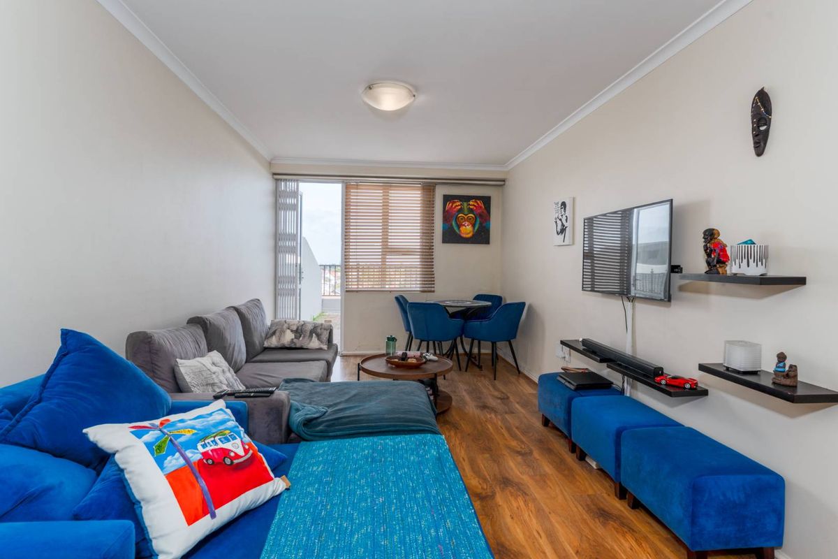 2 Bedroom Apartment For sale in Wynberg - Photo 2