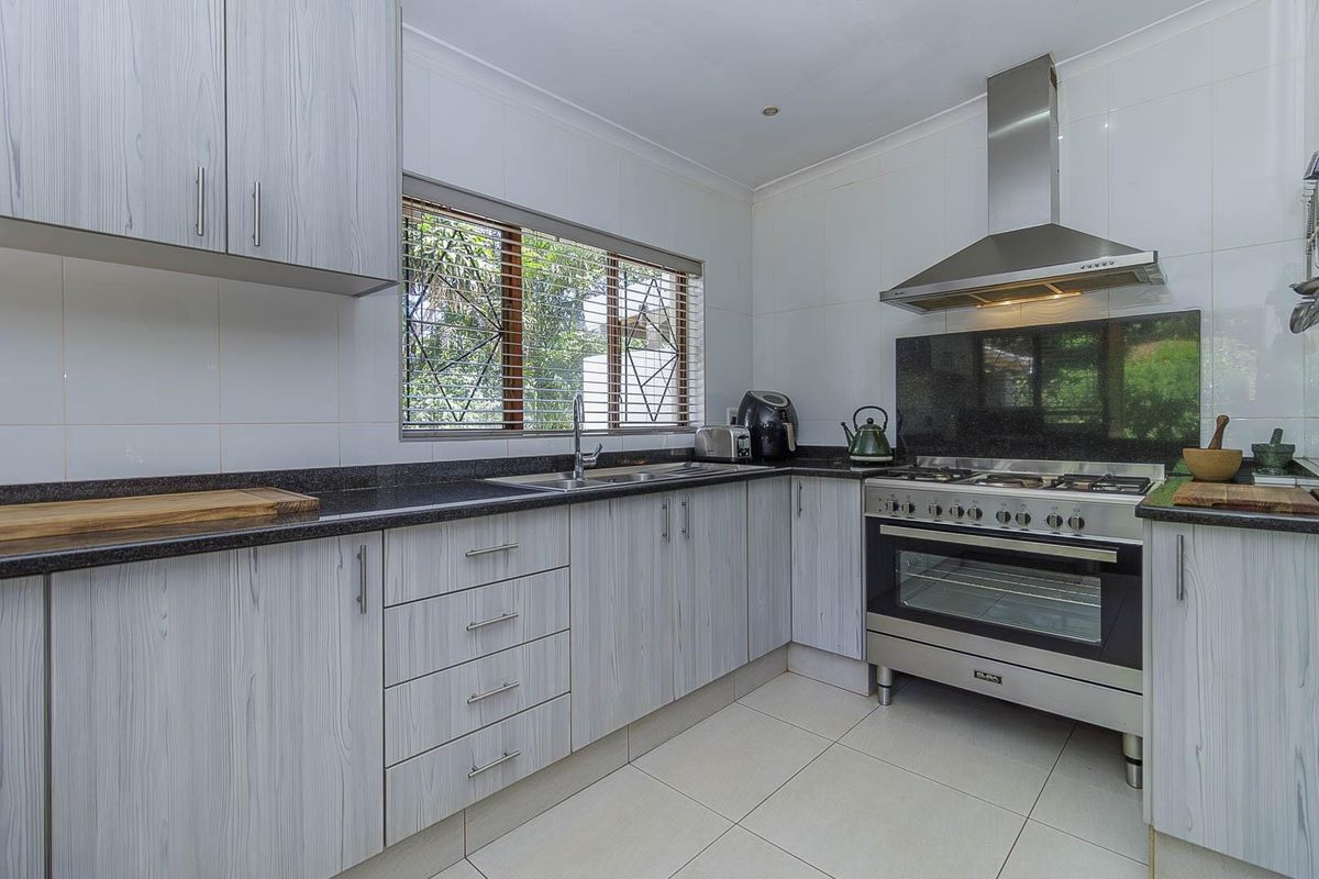 Classic And Classy 4 Bedroom Home - Photo 2