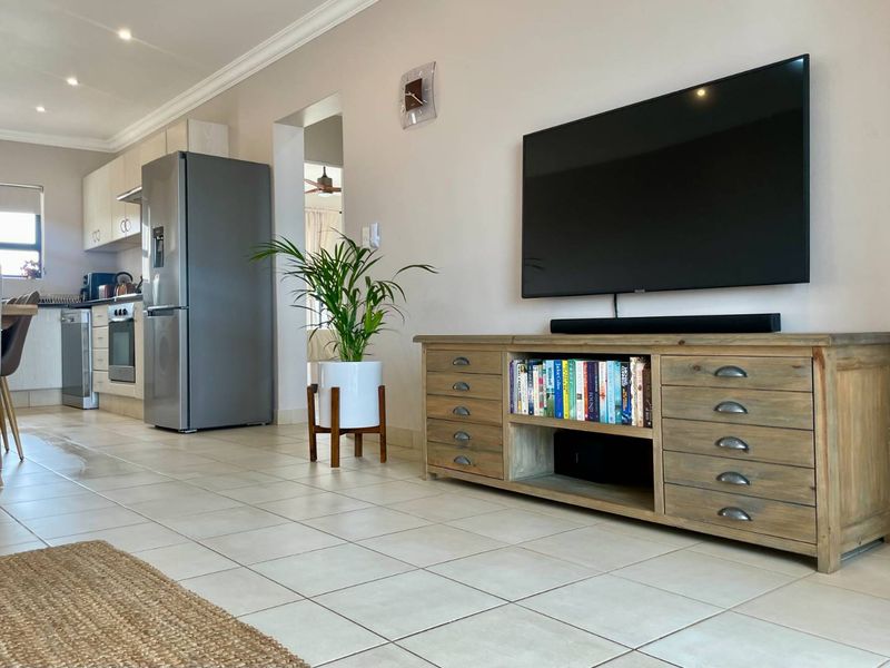 2 Bedroom Penthouse with Ocean views - Photo 2