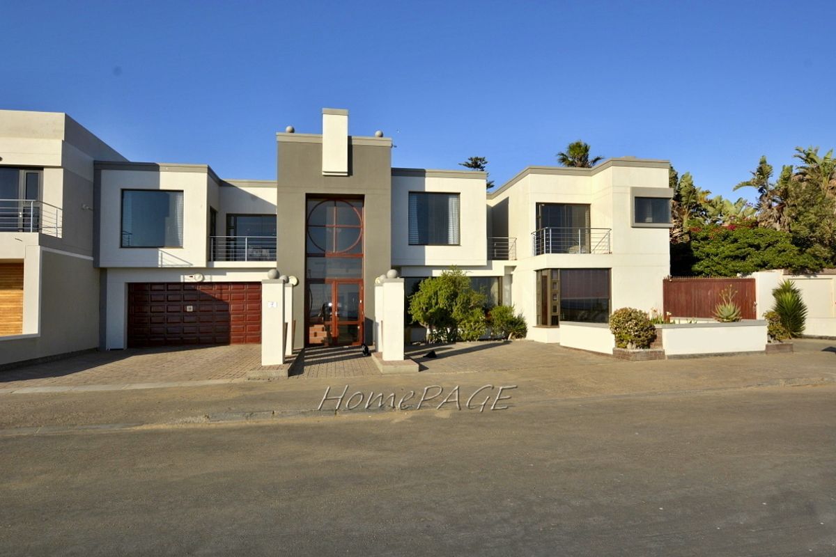 Lagoon, Walvis Bay:  9 Bedroom Home Opposite Lagoon is for Sale - Photo 2