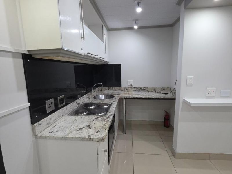 STUPENDOUS NEWLY RENOVATED 1 BED APARTMENT IN PARKTOWN NORTH - Photo 9