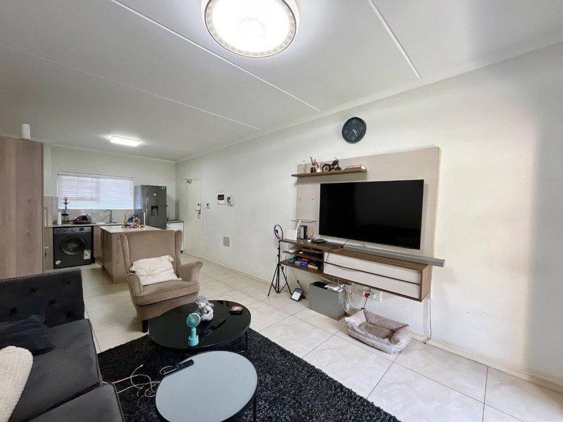 Live in Style at Orchid Ridge: Ground-Floor Delight! - Photo 5