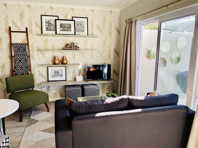 Coastal Chic Garden Apartment – 1 Road from the Beach - Photo 6