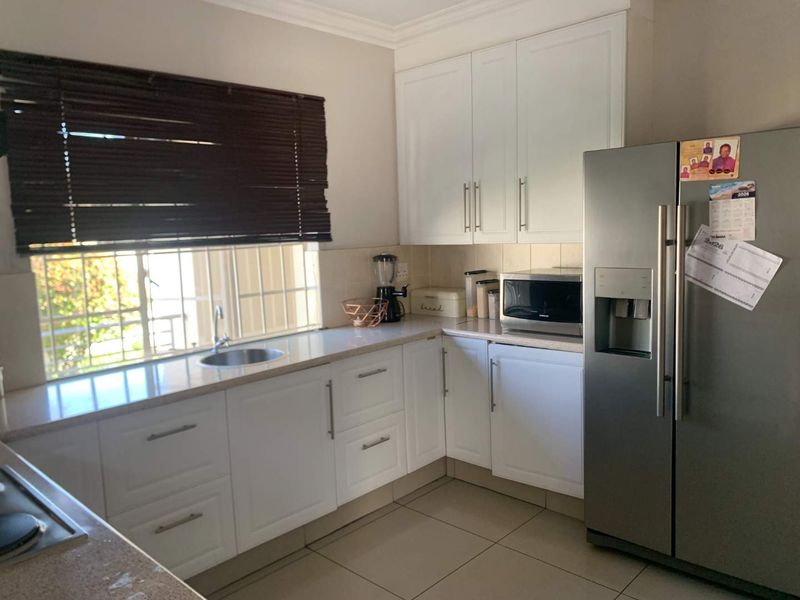 Spacious 3-Bedroom Family Home with Income-Generating Flatlet on a Prime Corner Stand - Photo 2