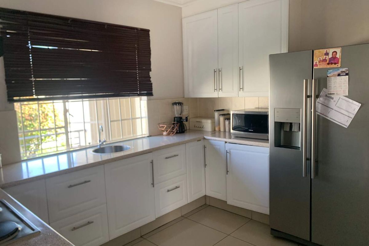 Spacious 3-Bedroom Family Home with Income-Generating Flatlet on a Prime Corner Stand - Photo 2