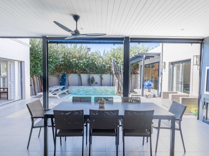 Perfectly Proportioned for a Luxury Lifestyle - Photo 2