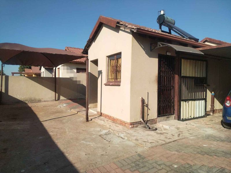 2 bedrooms house for sale in Soshanguve VV - Photo 8
