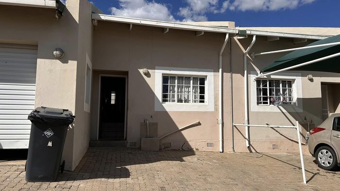 Property #2394232, Townhouse Pending Sale in Kleine Kuppe