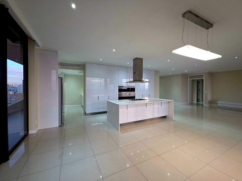 Sky-High Sophistication: Luxury 3-Bedroom Residence at Central Square Sandton - Photo 7