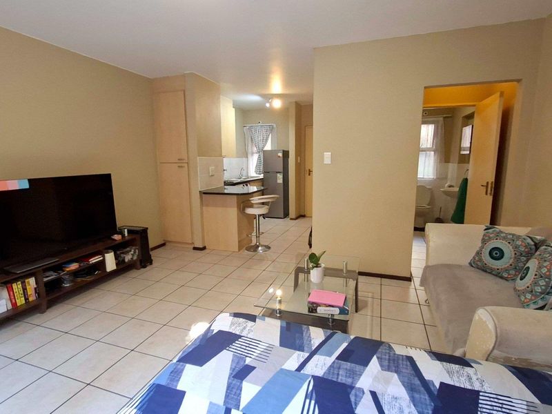 Lovely garden studio apartment available in Bryanston - Photo 6