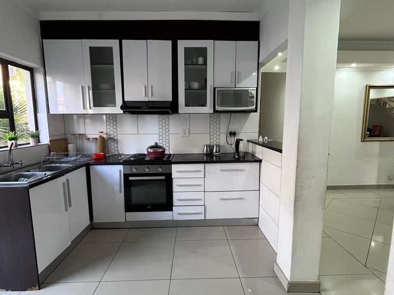 Spacious 5 - Bedroom Family Home in Cimbabsia - Photo 3
