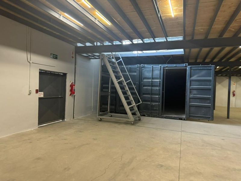 WAREHOUSE FOR SALE - Photo 4