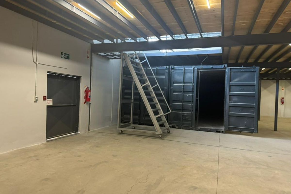 WAREHOUSE FOR SALE - Photo 4