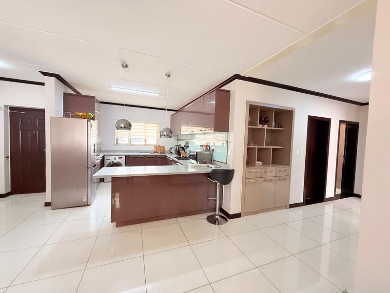 Spacious 3-Bedroom Apartment: Luxury Living, Perfect Location - Photo 10