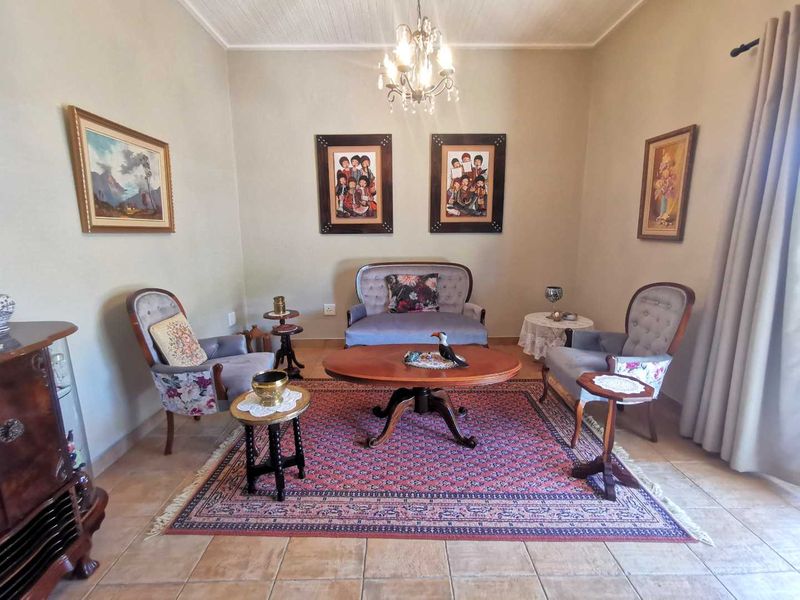 Single levelled House with granny flat for sale in Klein Windhoek - Photo 6