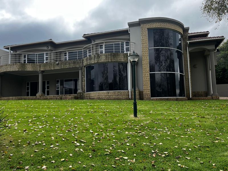 Spacious 4-bedroom family home located in Ebotse Golf Estate - Photo 4