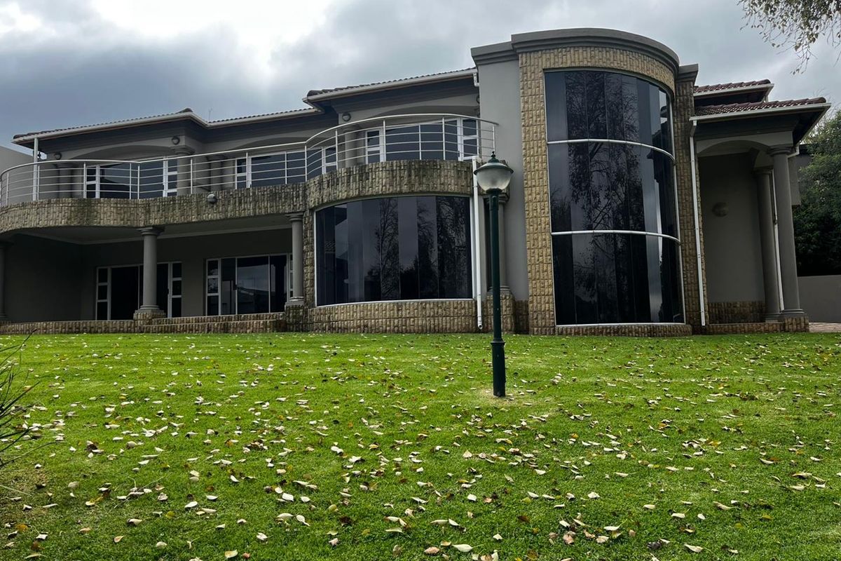 Spacious 4-bedroom family home located in Ebotse Golf Estate - Photo 4