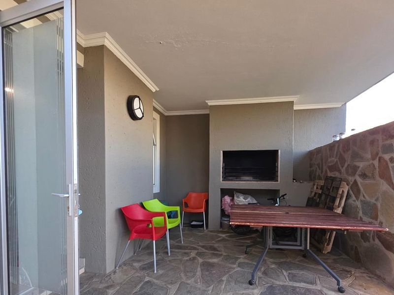 Peaceful Two-Bedroom Townhouse in Omeya Estate - Photo 2