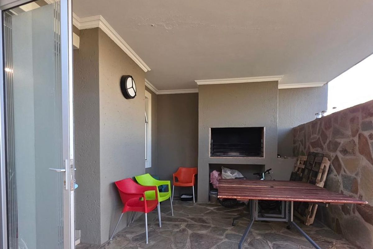 Peaceful Two-Bedroom Townhouse in Omeya Estate - Photo 2