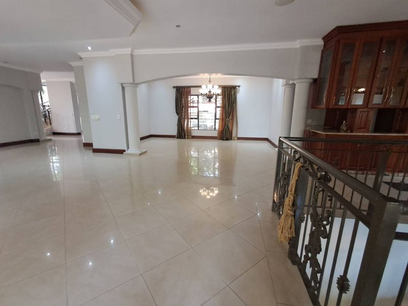 4 Bedroom, 4.5 bath, Elegant Family Home - Magalieskruin - Photo 6