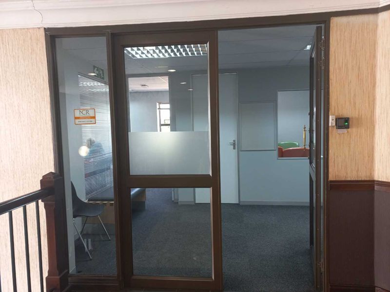 1st floor vacancy with secure office park, available 1 November! - Photo 5