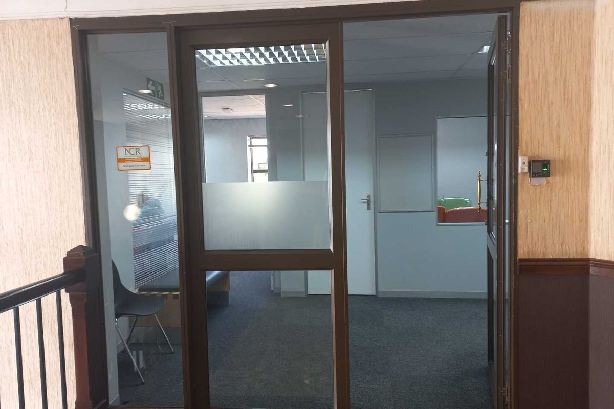 1st floor vacancy with secure office park, available 1 November! - Photo 5