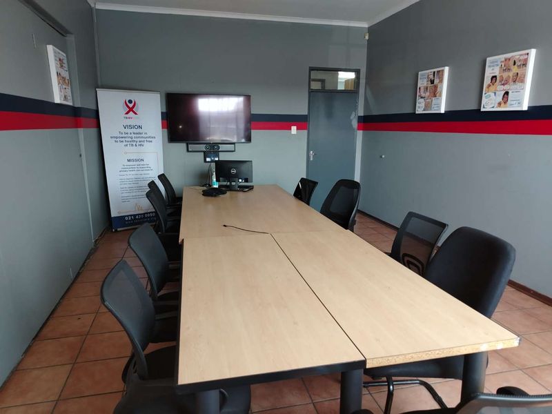 COMMERCIAL BUILDING AT PRIME LOCATION - Photo 9