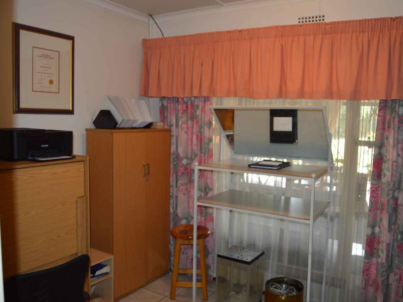 Beautiful family home in Brackenhurst - Photo 10