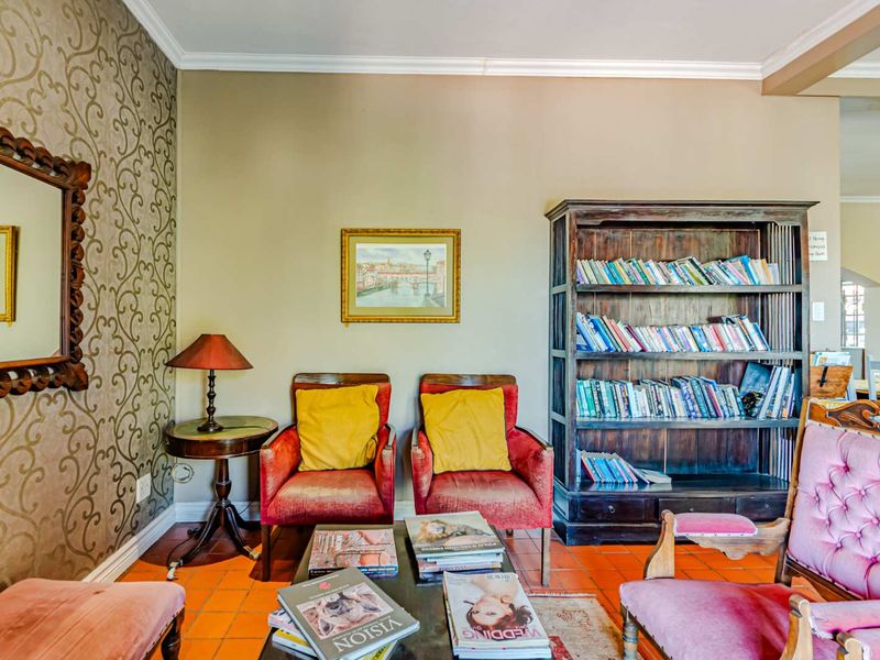 Exquisite Guest House in Waterkloof Ridge - Photo 7