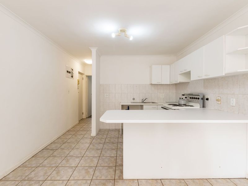 Charming One Bedroom Apartment with Entertainment Patio in Newlands / Rondebosch Village - Photo 6