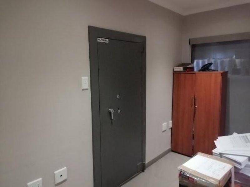 WAREHOUSE WITH OFFICE + HOUSES - FOR SALE - BRAKWATER - Photo 10