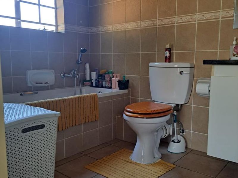 3-Bedroom Corner Unit for Sale - Photo 9