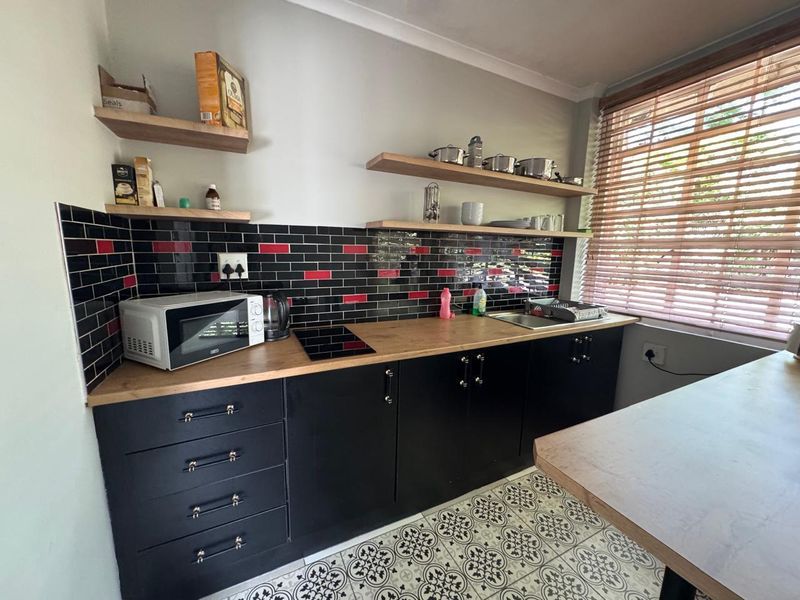 Furnished or Unfurnished 1-Bedroom Apartment – Available August! - Photo 4