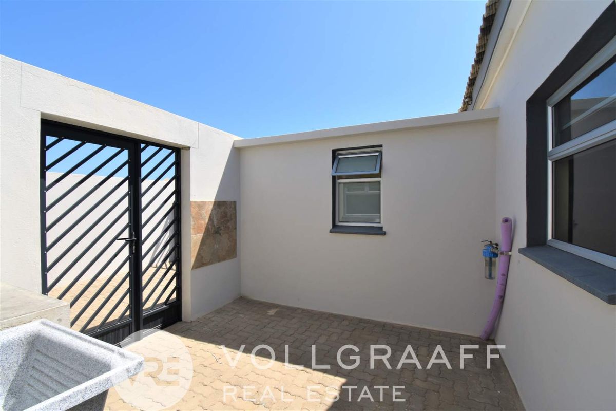 Spacious Family Home To Rent - Available 1 August 2026 - Photo 3