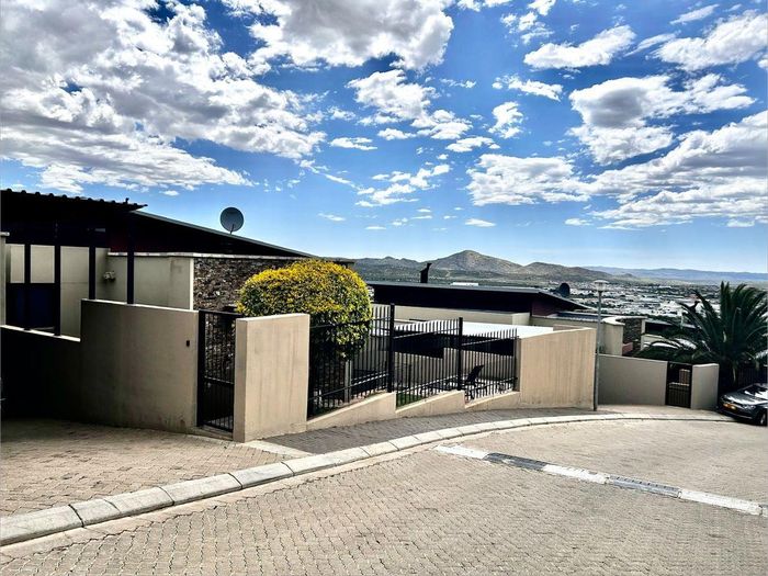 Property #2434899, Townhouse For Sale in Kleine Kuppe