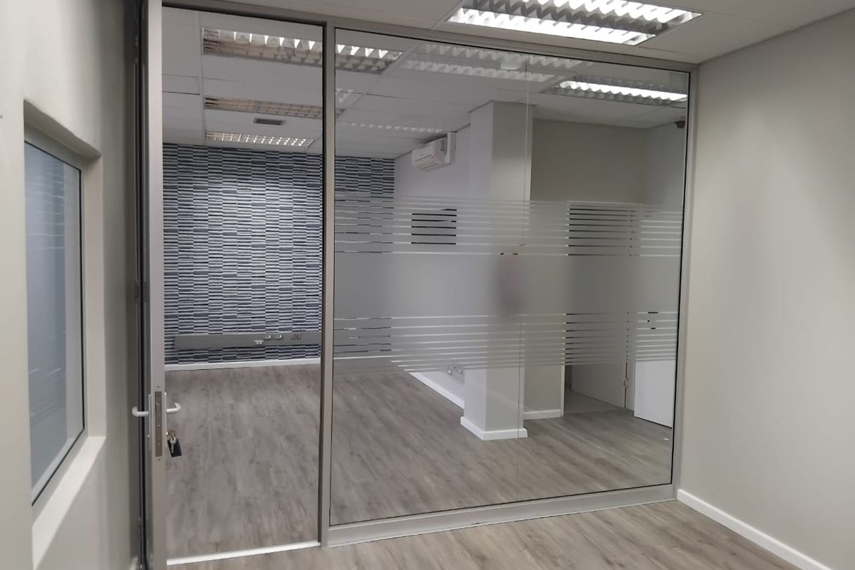 Modern & Spacious Commercial Office Space To Rent - Photo 4