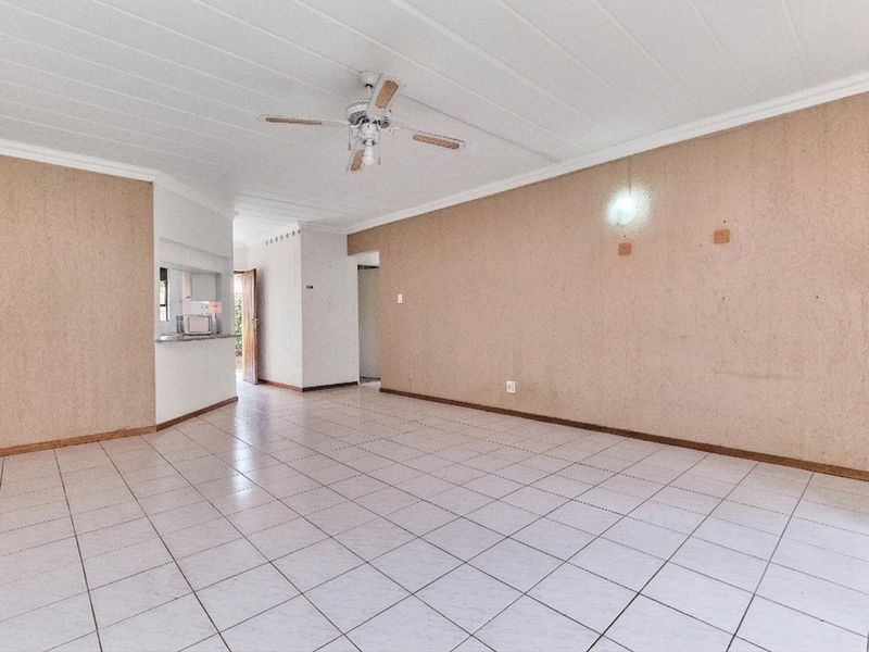 Charming 2-Bedroom Home with Private Garden – Ideal for First-Time Buyers and Investors! - Photo 4