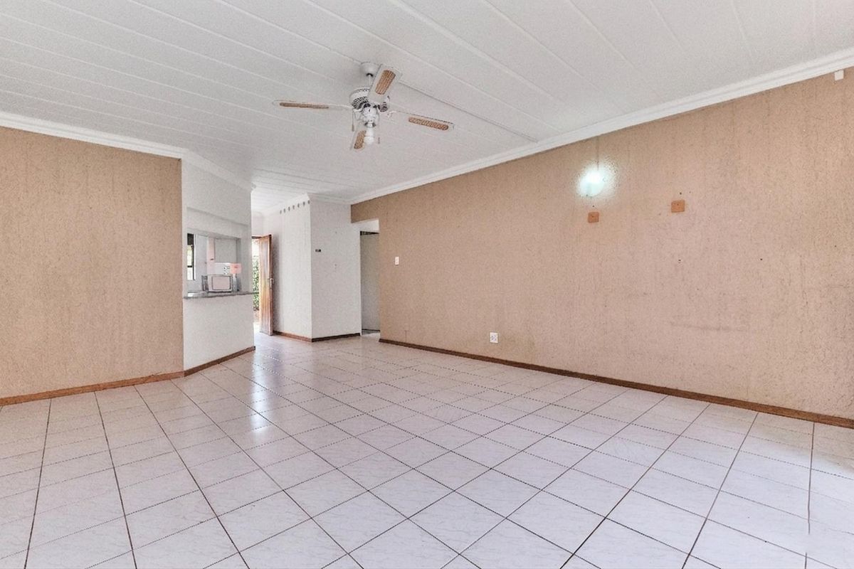 Charming 2-Bedroom Home with Private Garden – Ideal for First-Time Buyers and Investors! - Photo 4