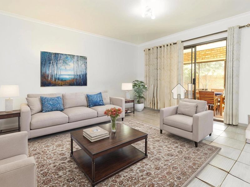 Spacious 3-Bedroom Home in Prime Honeydew Manor Location - Photo 8