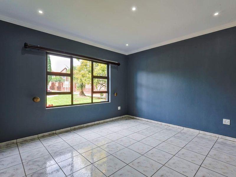 Spacious 4 Bedroom Family Home for Rent in Secure Estate - Photo 10