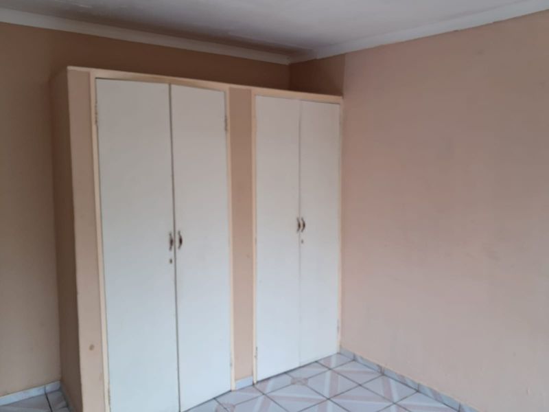 Three Bedroom House for rent - Photo 10