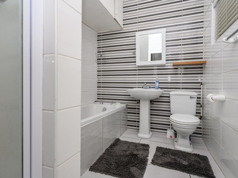 Serious Seller! A Rare Find! THREE Beds plus Garage and Parking close to Beach! - Photo 6